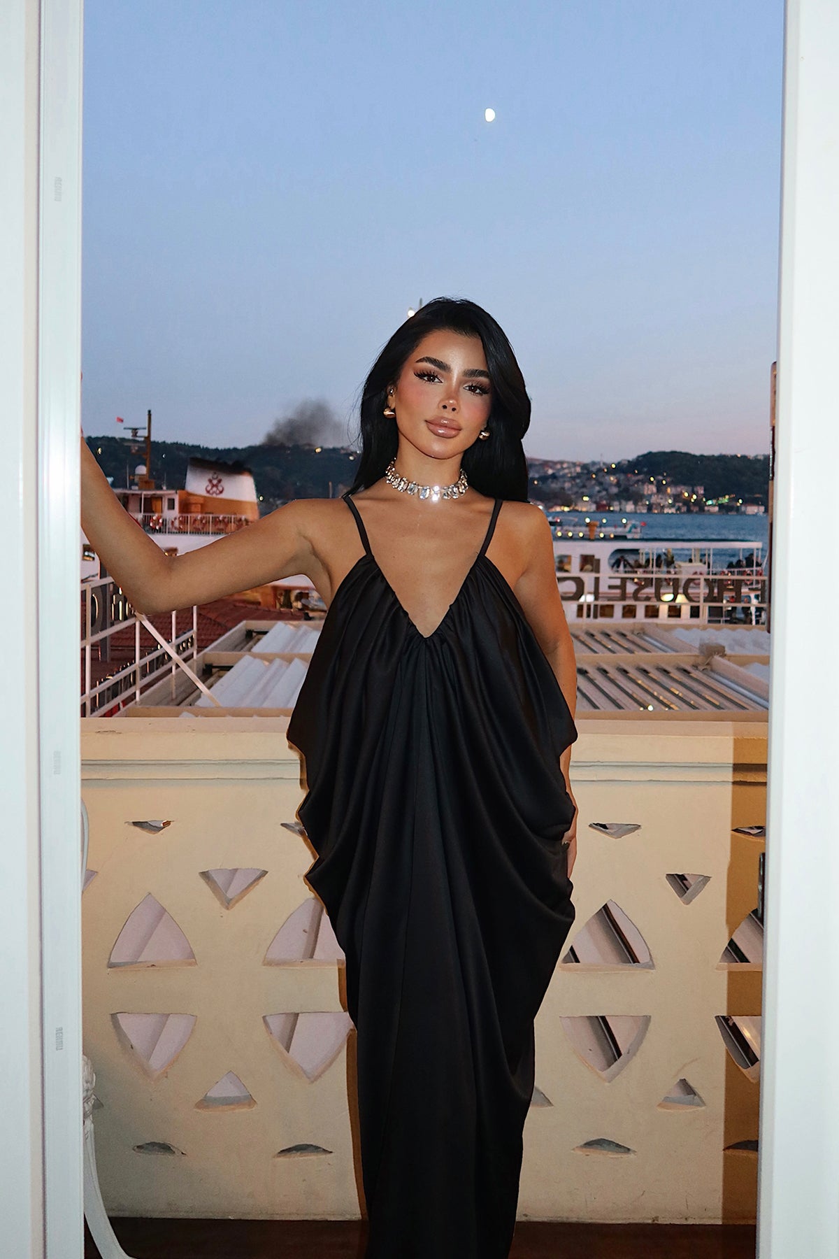 Siyah Tulula Uzun Saten Elbise ATE-3677