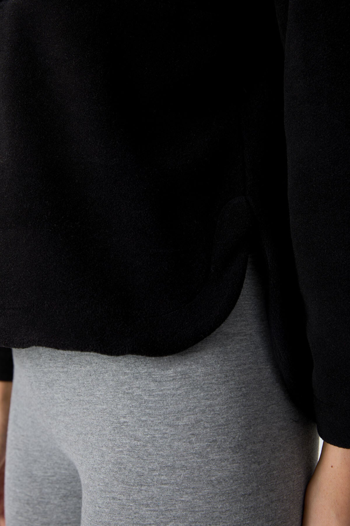 Siyah Kalın Yumuşak Dokulu Kapüşonlu Oversize Nakışlı Polar Kadın Sweatshirt -97286