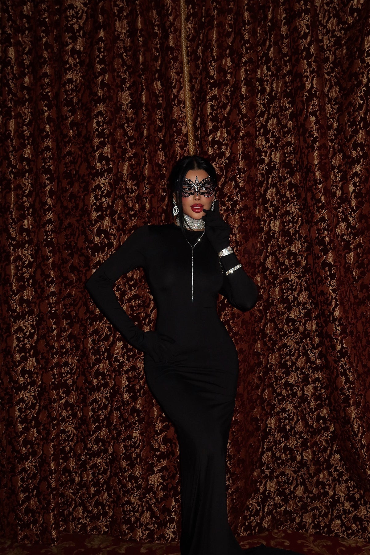 Siyah Maria Eldivenli Sırt Dekolteli Uzun Elbise ATE-2404