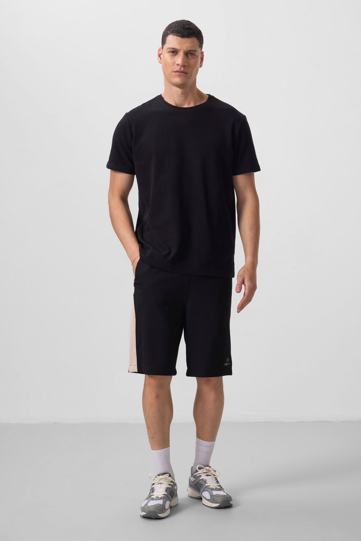 Siyah Yüzeyi Dokulu Rahat Form Basic Erkek T-Shirt - 88436