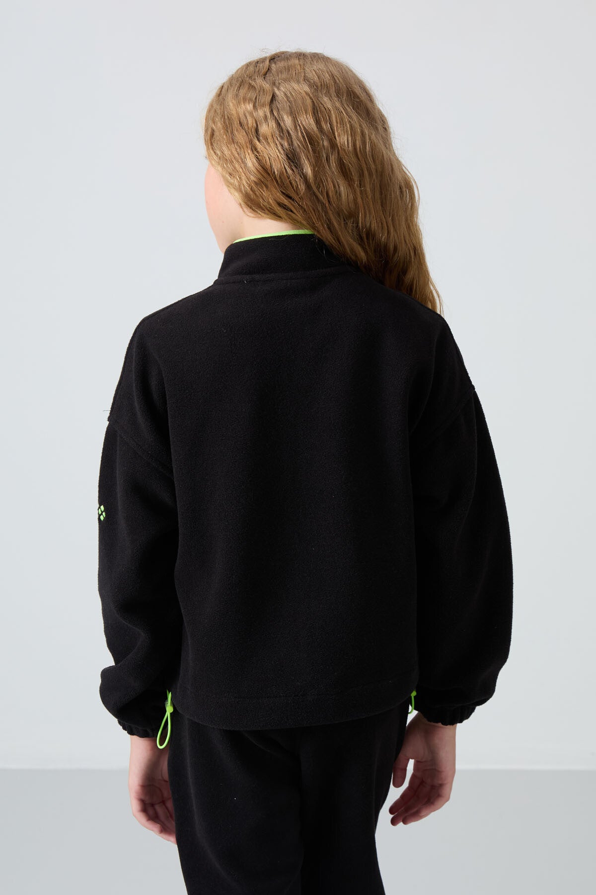 Siyah Kalın Yumuşak Dokulu Standart Fit Nakışlı Polar Kız Çocuk Sweatshirt - 75157