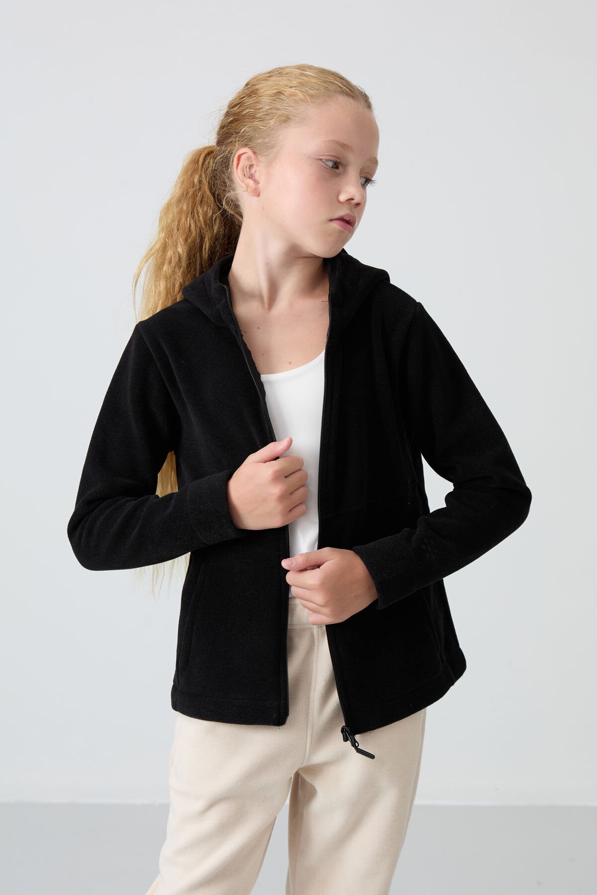 Siyah Kalın Yumuşak Dokulu Standart Fit Nakışlı Polar Kız Çocuk Sweatshirt - 75152