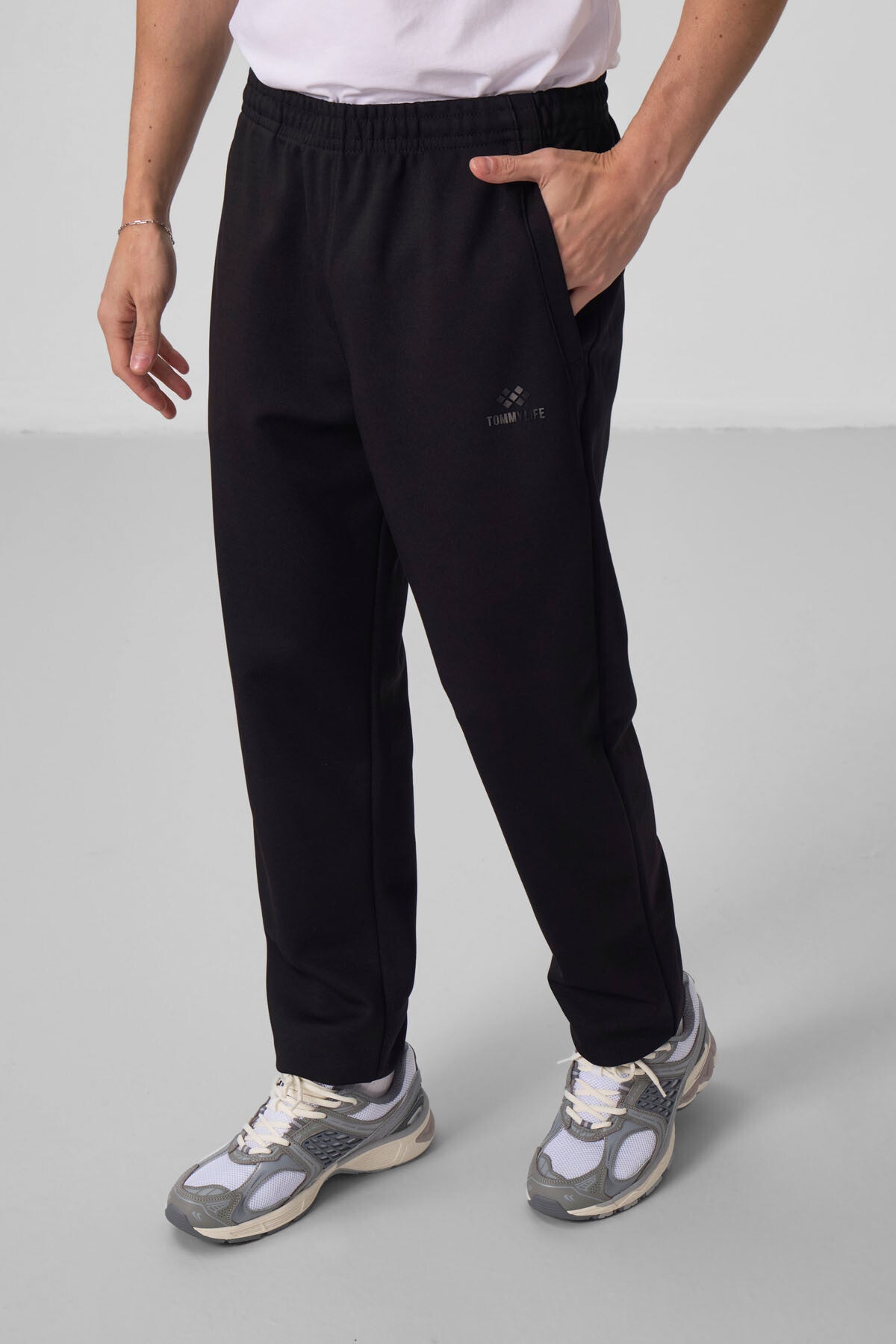 Siyah Yüzeyi Dokulu Rahat Form Erkek Eşofman Takım - 85273