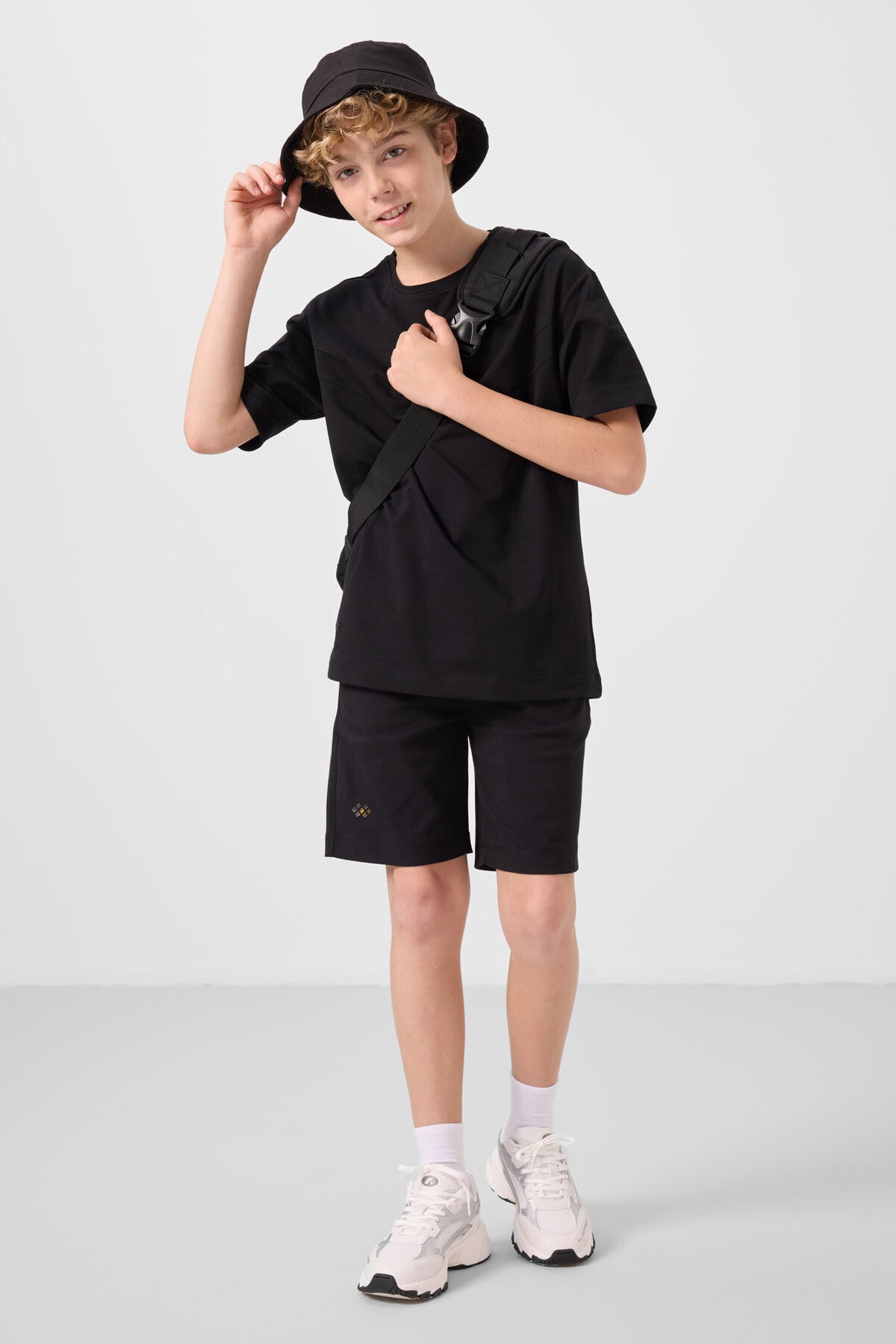 Siyah Pamuklu Oversize Fit Dokuma Hafif Esnek Chino Erkek Çocuk Şort Takım - 11277