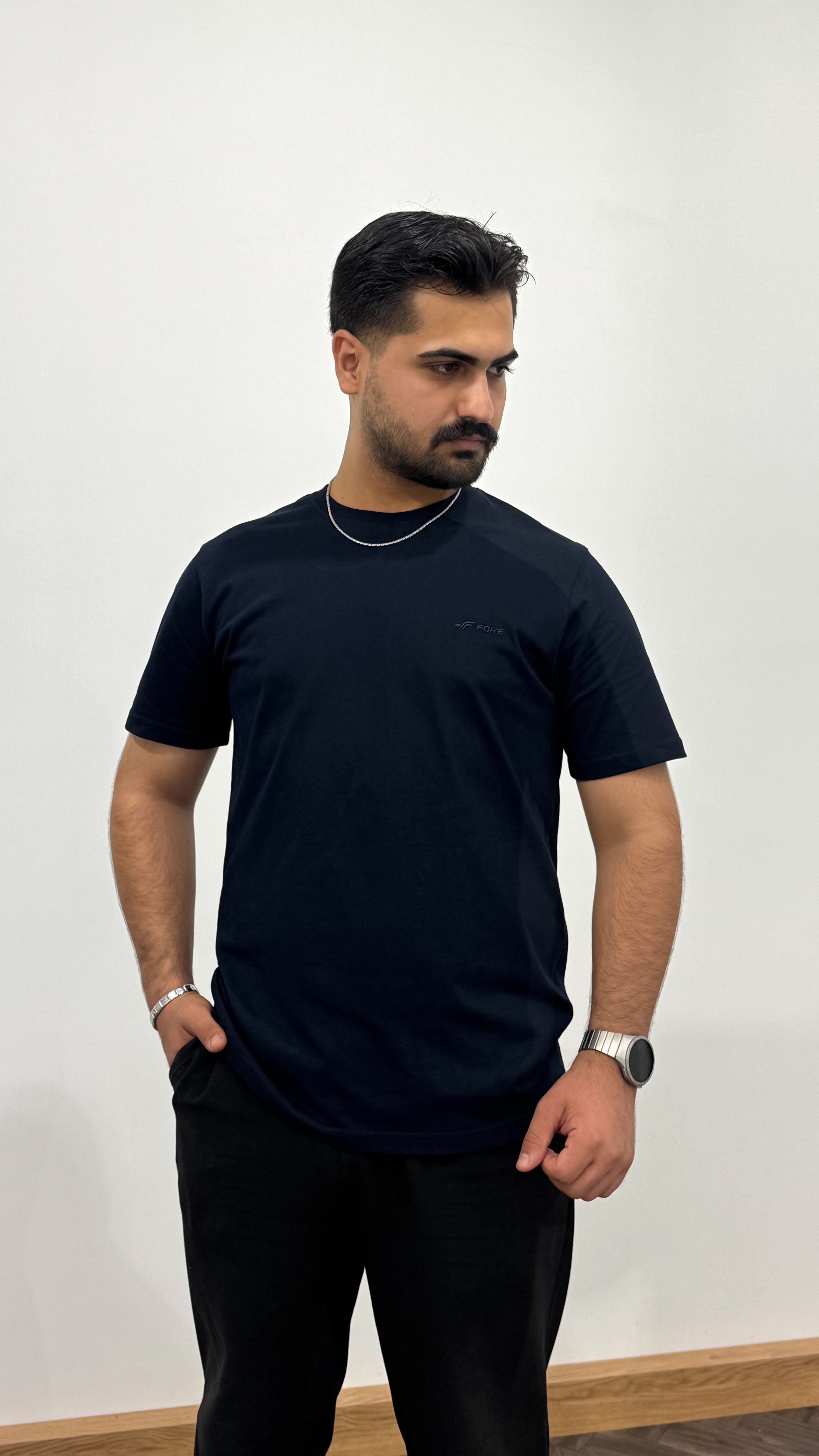 BİSİKLET YAKA NAKIŞ BASKILI TSHİRT