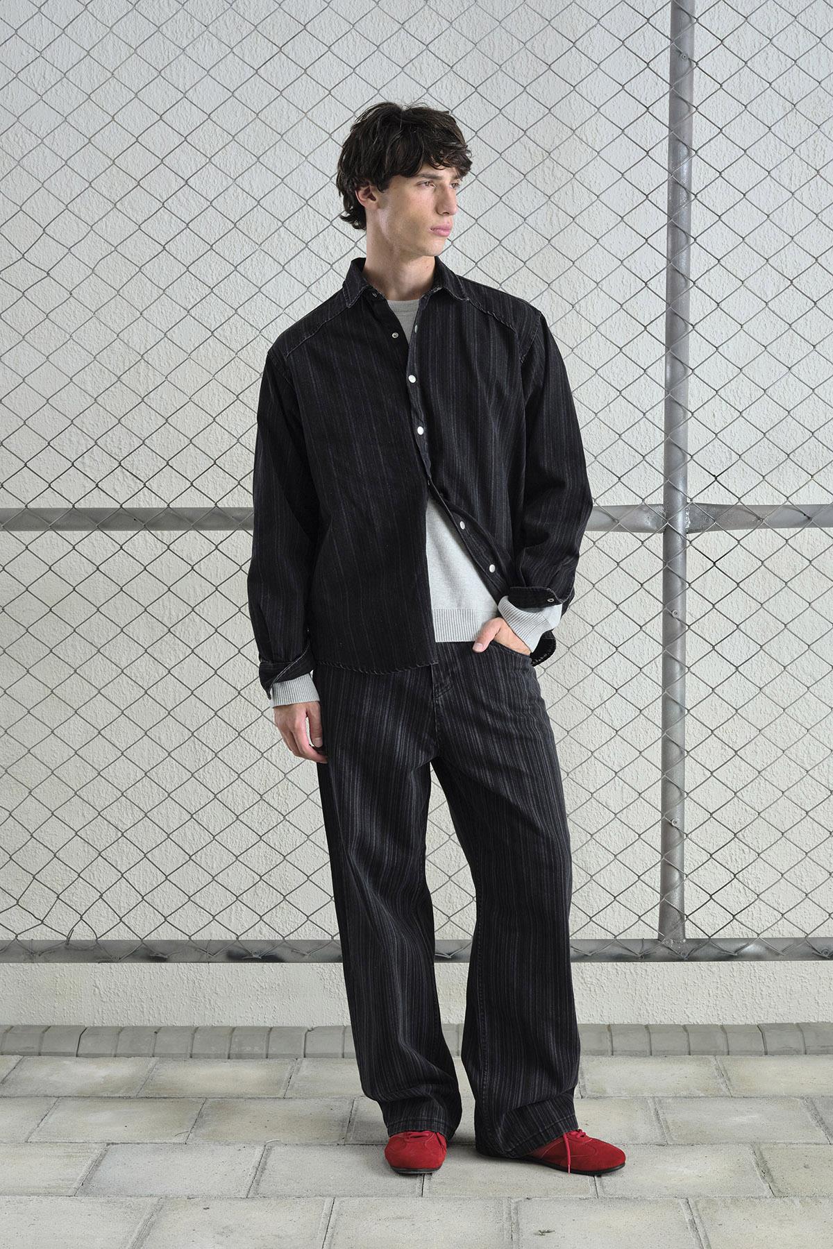 TİNTLİ ÇİZGİLİ DENIM SİYAH GÖMLEK