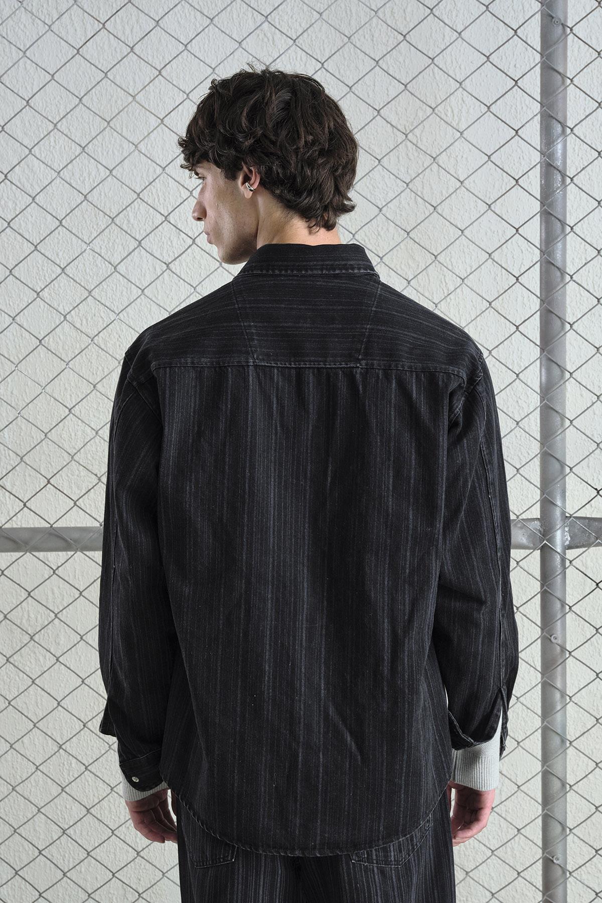 TİNTLİ ÇİZGİLİ DENIM SİYAH GÖMLEK