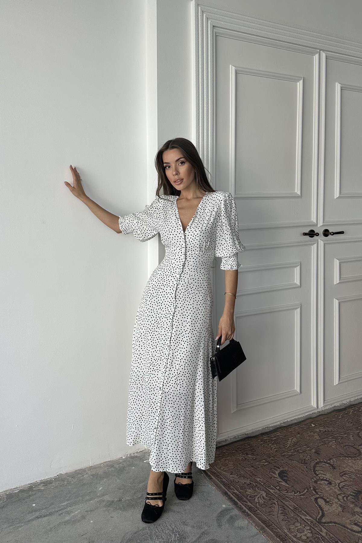 Toptan Beyaz Arka Ve Bel Ucu Gipeli Elbise