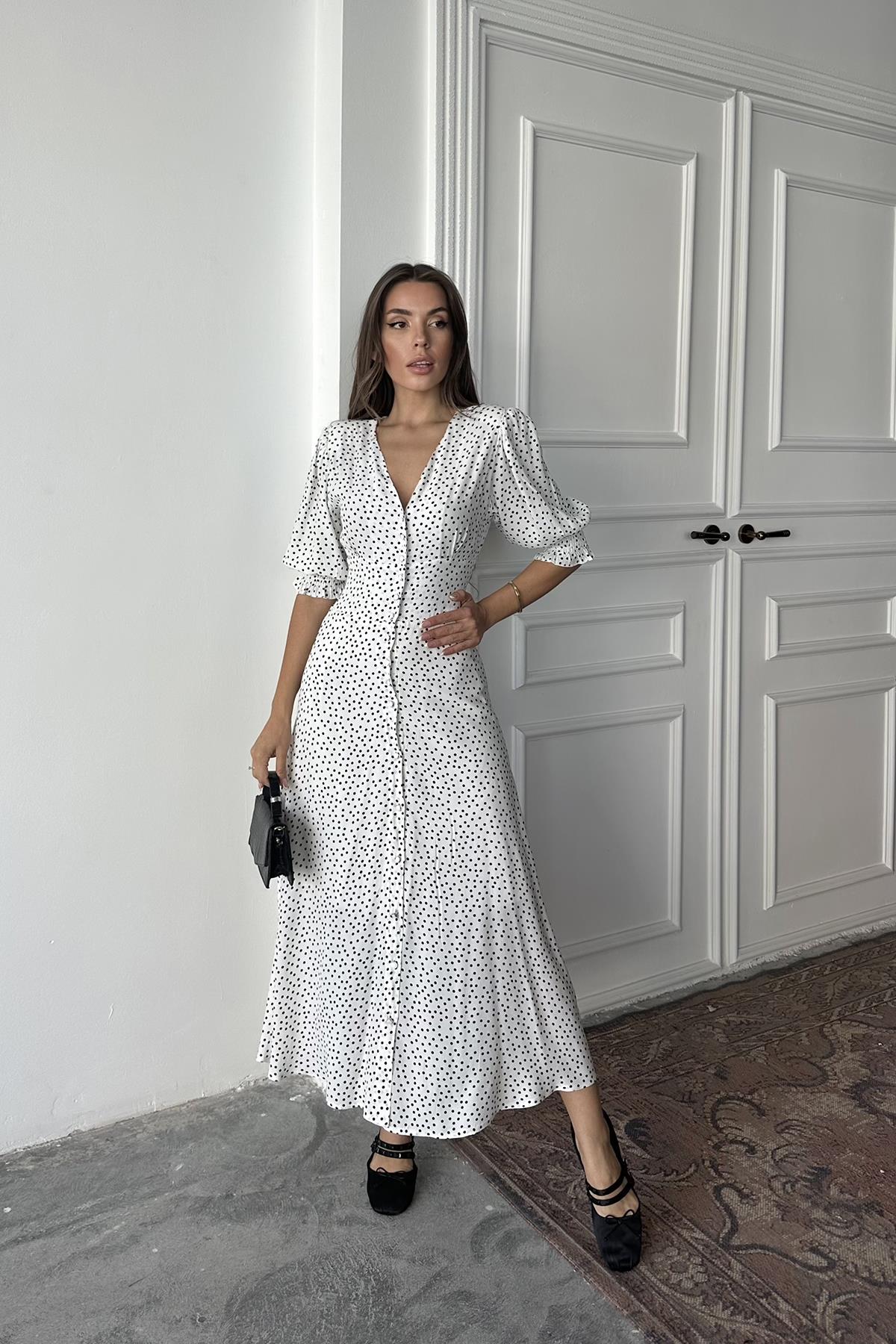 Toptan Beyaz Arka Ve Bel Ucu Gipeli Elbise