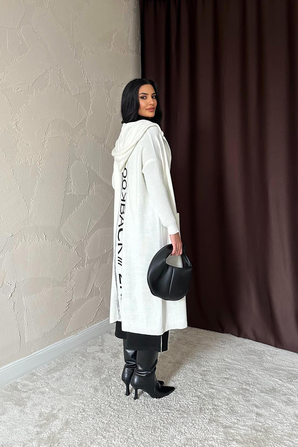 Toptan Beyaz Arkası Yazılı Hırka