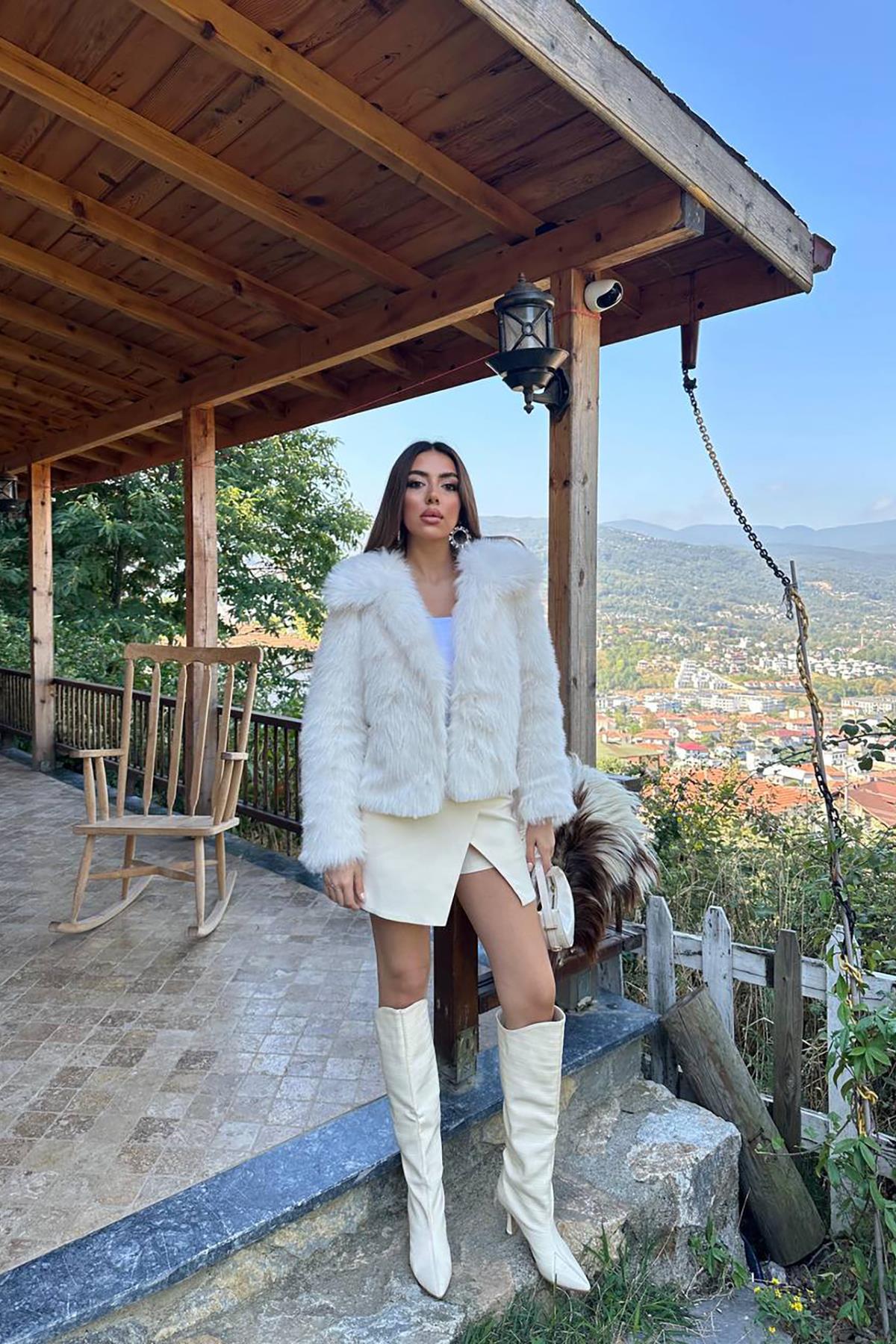 Toptan Ekru Kürklü Kısa Manto