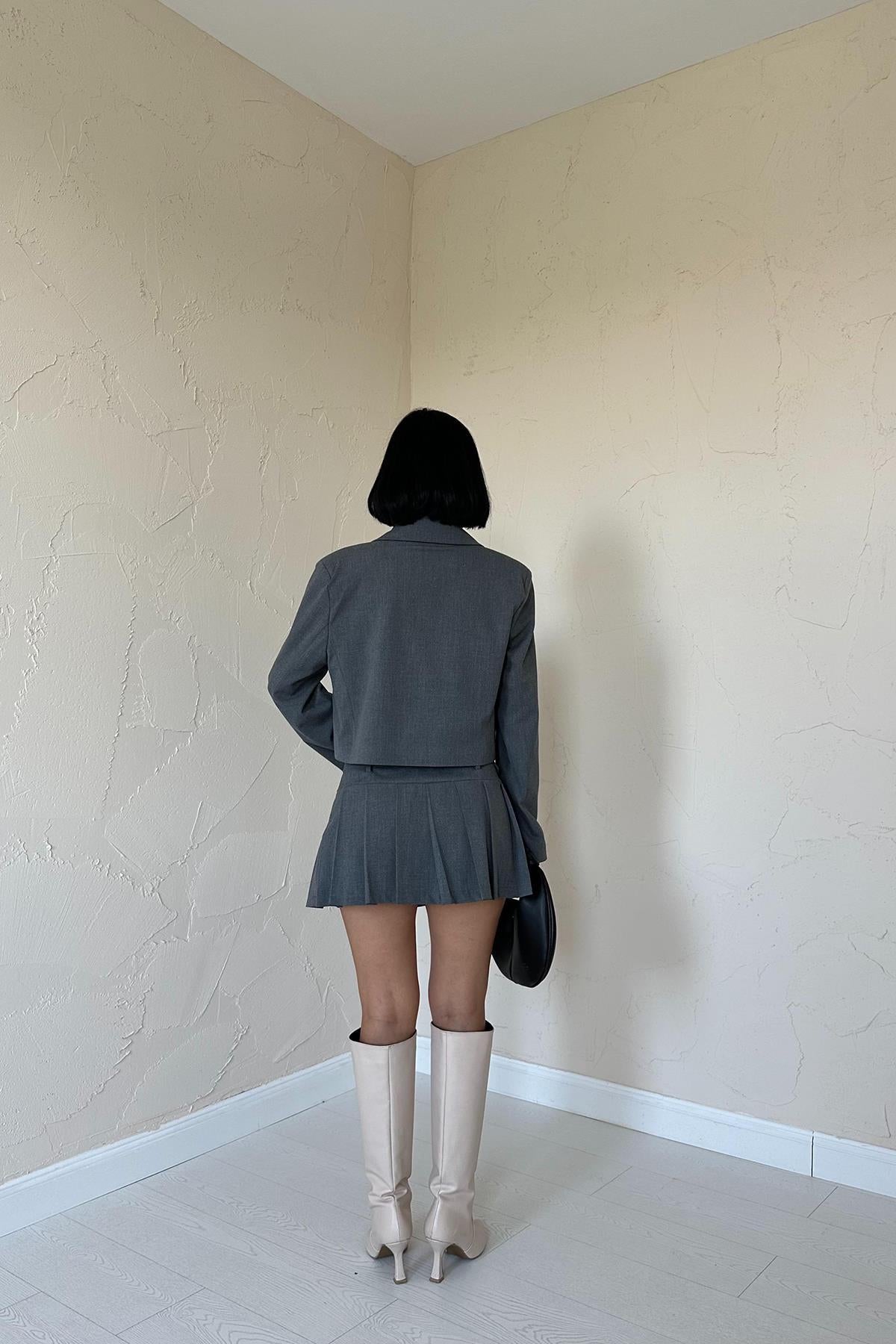 Toptan Gri Bomber Ceket Ve Pileli Etek Takım