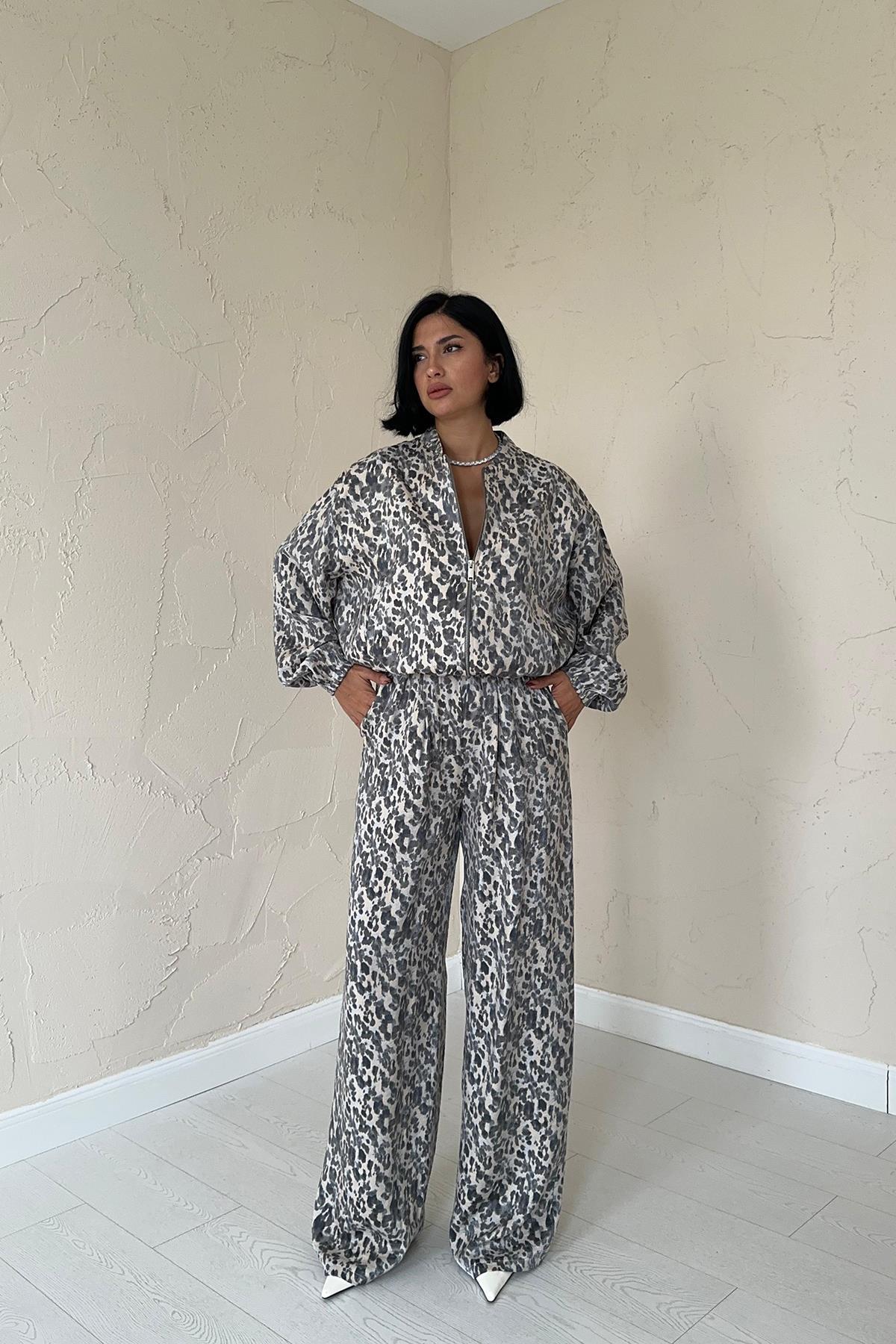 Toptan Leopar Beyaz Leopar Desenli Ceket Ve Pantolon Takım Leopar L