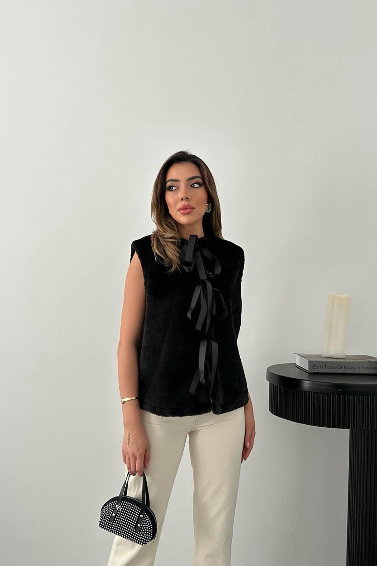 Toptan Siyah Fiyonklu Peluş Yelek Siyah L