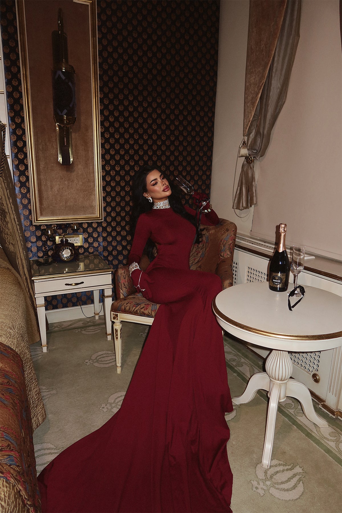 Vişne Çürüğü Maria Eldivenli Sırt Dekolteli Uzun Elbise ATE-2423