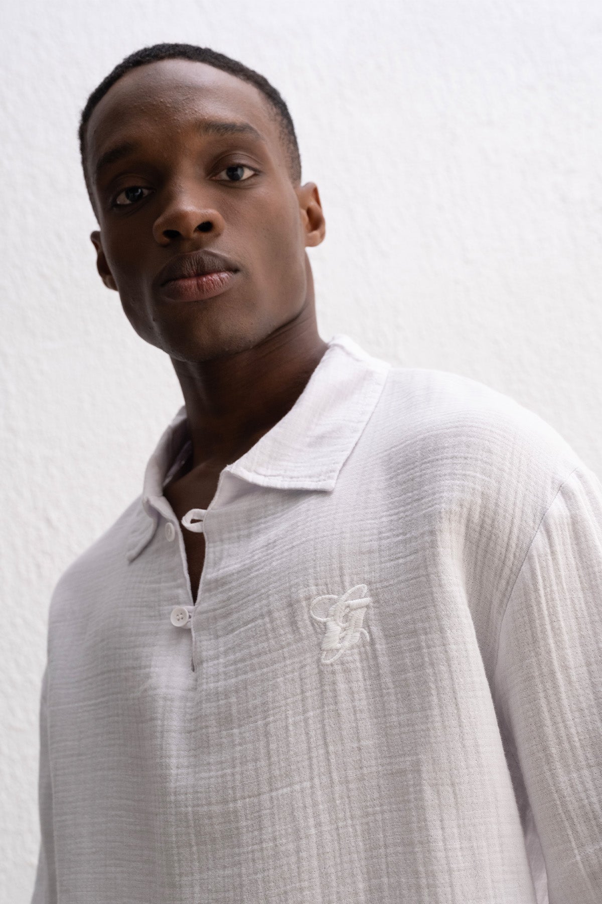 YAKASI DÜĞMELİ UZUN KOLLU BEYAZ GÖMLEK - BEYAZ L