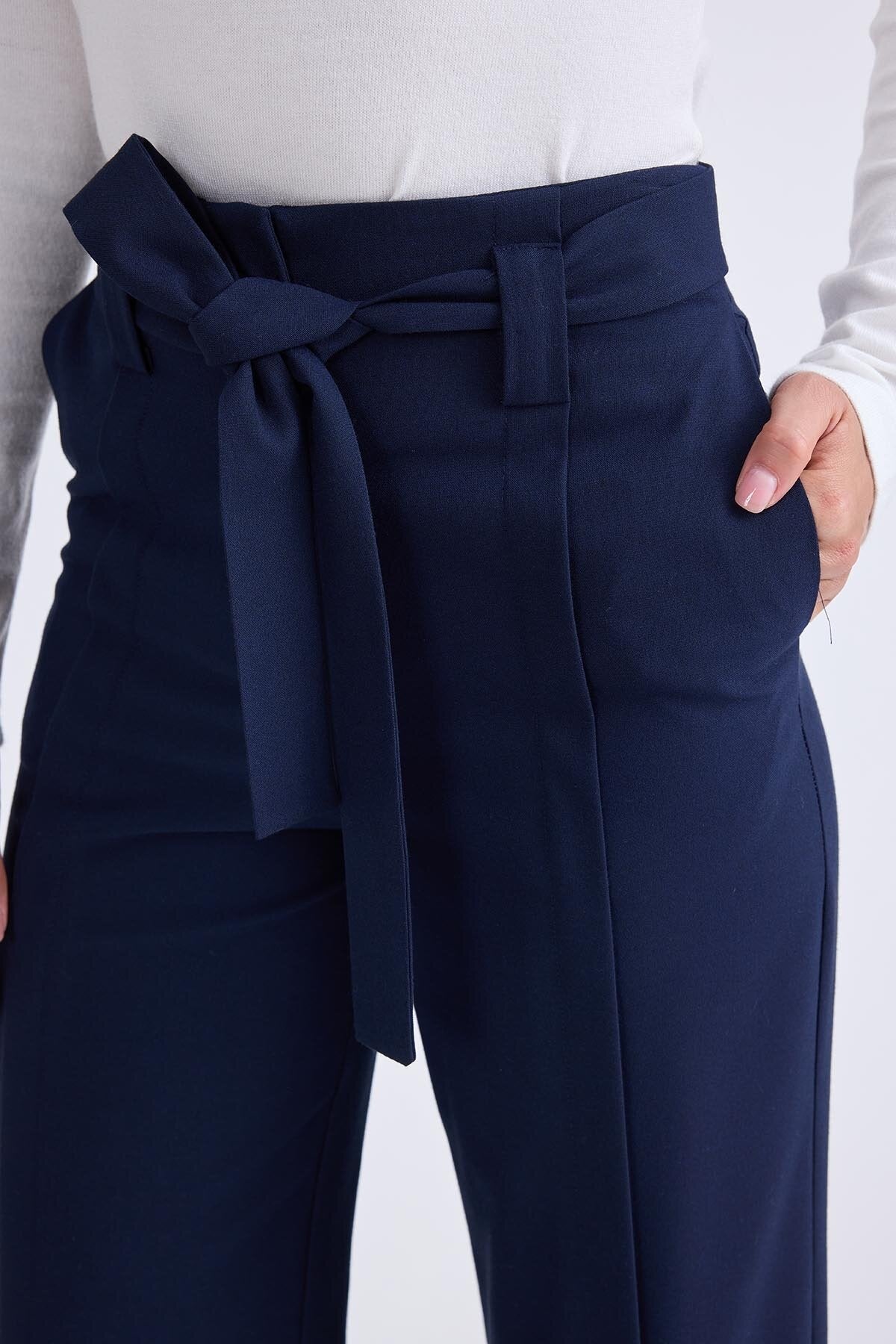 Yüksek Bel Beli Kemerli Pantolon