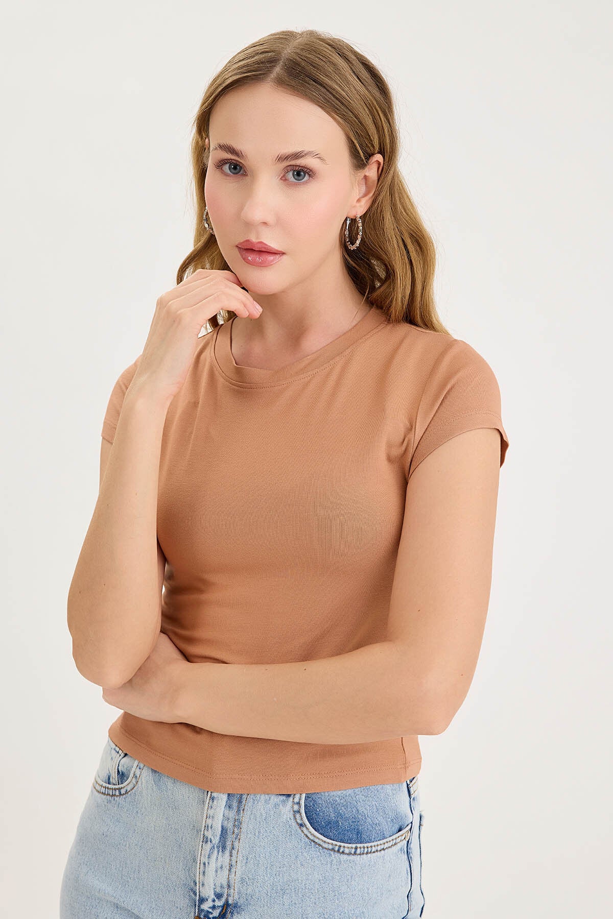 Yuvarlak Yaka Kısa Kol Crop Bluz