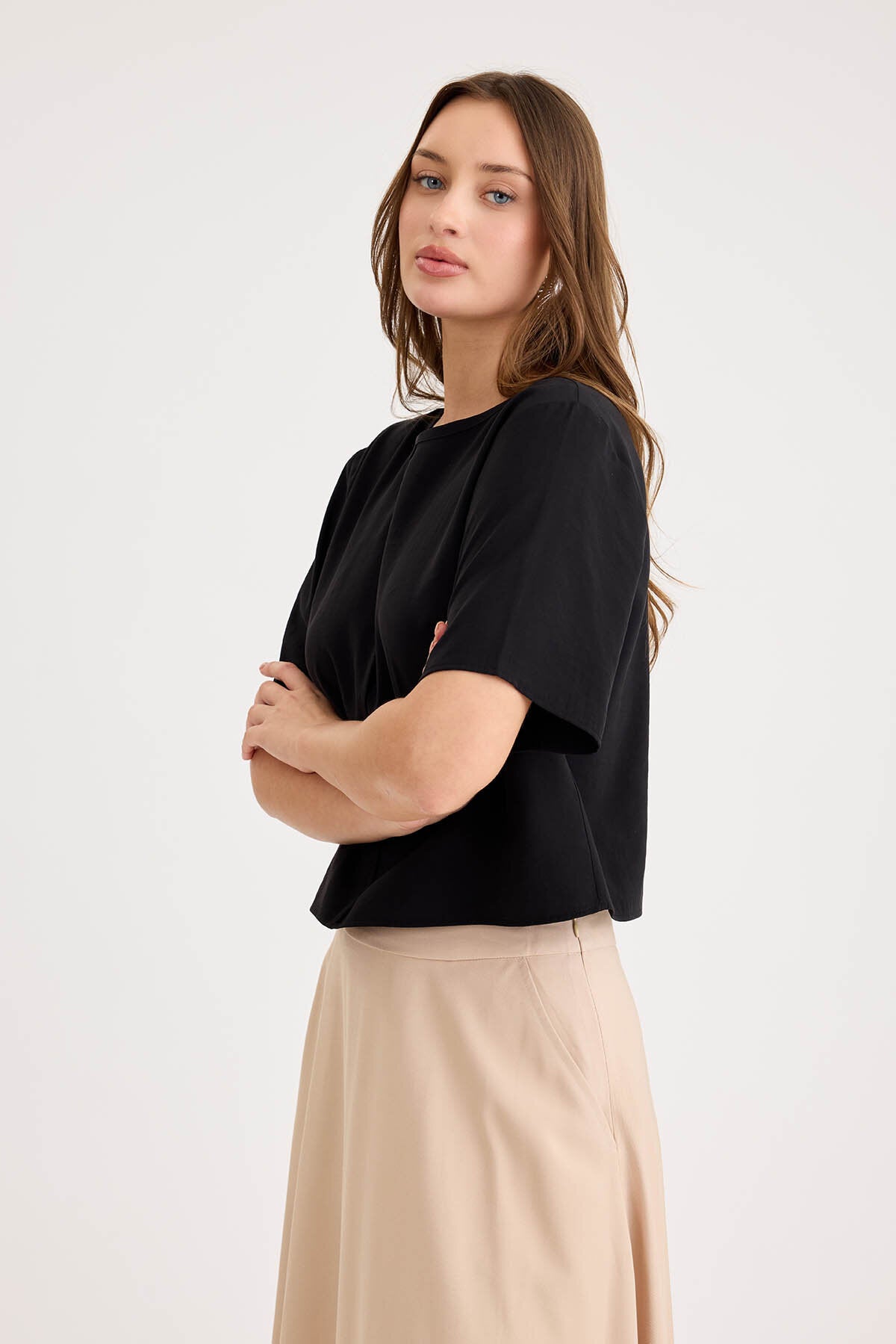 Yuvarlak Yaka Kısa Kol Crop Bluz